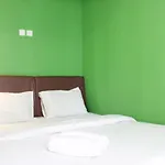 Compact Studio Room The Jarrdin Cihampelas Apartment By Travelio